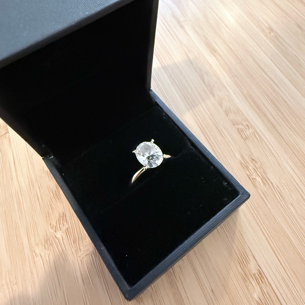 Elegant Gold Ring with Clear Stone